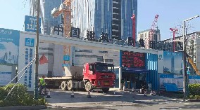 圍擋廠家、建筑施工圍擋圍深圳新材料產(chǎn)業(yè)大廈項目提供安全保障